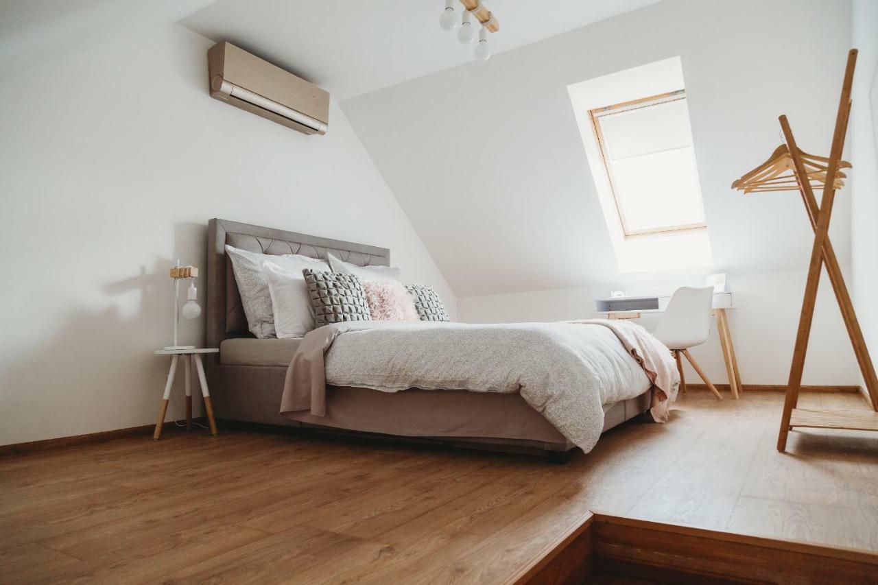 Center City Charming Loft Apartment Košice Esterno foto